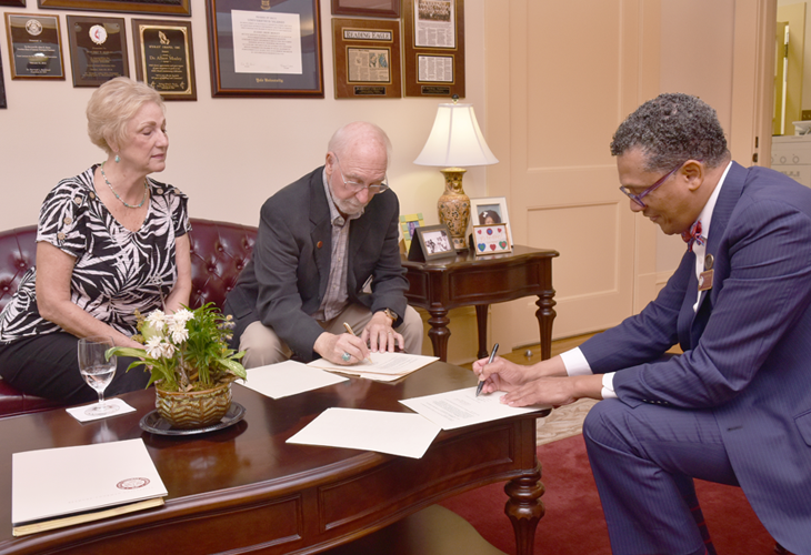 Bethune - Cookman University receives $200,000 Endowment from Former Trustee Rev. Robert Gibbs